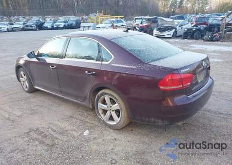 2012 Volkswagen Passat 2.5L Se z USA, uszkodzony, nr VIN 1VWBP7A33CC091948